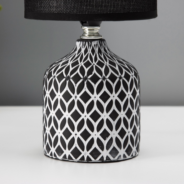 Настольная лампа с абажуром RISALUX «Тирсо», Е14, 40 Вт, бело-чёрный, 13×13×27 см Настольная лампа с абажуром RISALUX «Тирсо», Е14, 40 Вт, бело-чёрный, 13×13×27 см