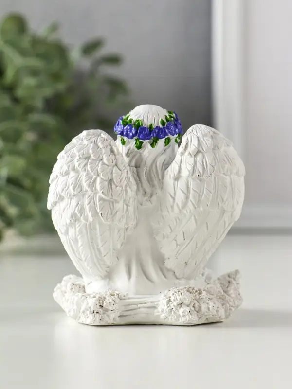 Сувенир полистоун "Девочка-ангел с венком из лаванды" белый с фиолетовым 8х6х8,5 см