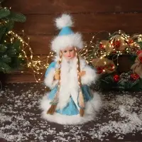 Снегурочка "В пушистой шубке, с фонариком" двигается, с подсветкой, 30х18 см, голубой