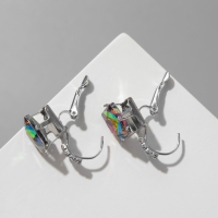 Серьги со стразами "Квадрат" мерцание, цвет бело-бензиновый в серебре Серьги со стразами "Квадрат" мерцание, цвет бело-бензиновый в серебре