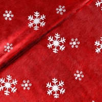 Лоскут для рукоделия &laquo;Белые снежинки&raquo;, красный, 100 &times; 150 см