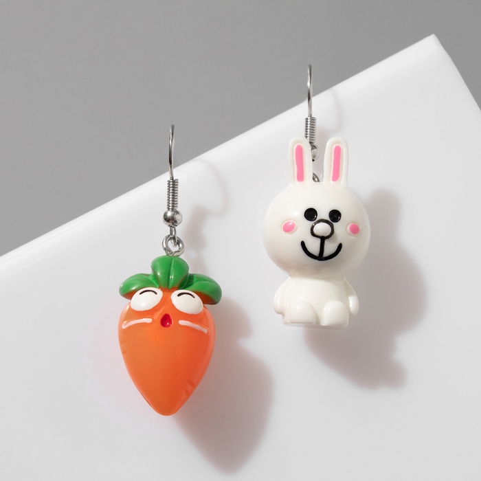 Серьги с эмалью «Вкусняшки» зайчик и морковка, цвет оранжево-белый Серьги с эмалью «Вкусняшки» зайчик и морковка, цвет оранжево-белый