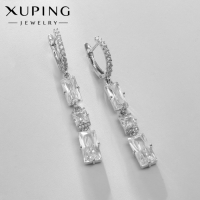 Серьги со стразами XUPING грёзы, цвет белый в серебре Серьги со стразами XUPING грёзы, цвет белый в серебре