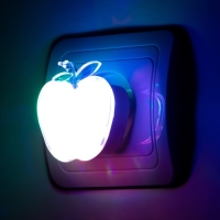 Ночник "Яблоко", 5,5х5х5 см, пластик Ночник "Яблоко", 5,5х5х5 см, пластик