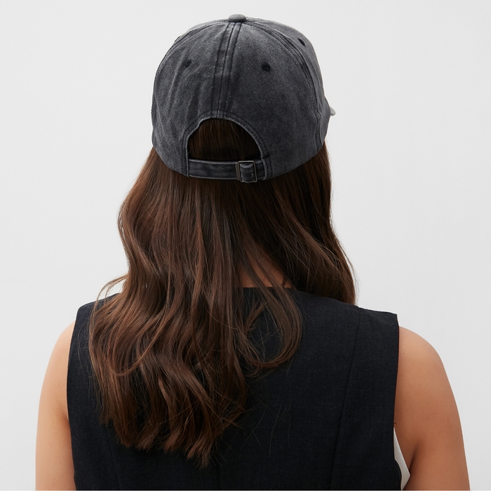 Кепка женская со стразами MIST Babe, черный, р. 56-58 Кепка женская со стразами MIST Babe, черный, р. 56-58