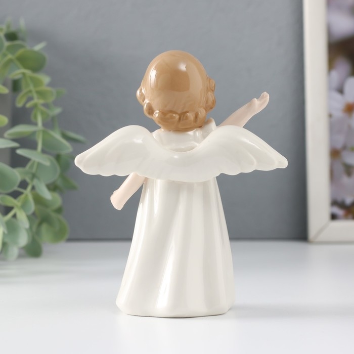 Сувенир керамика "Девочка-ангел в белом платье с протянутой ручкой" 9х5х11,5 см