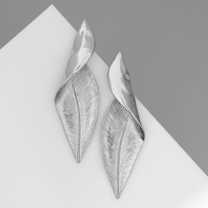 Серьги металл &laquo;Богема&raquo; скрученный листок, цвет серебро