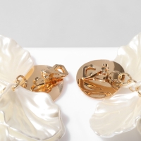 Клипсы &laquo;Ветерок&raquo;, цвет белый в золоте