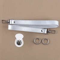 Набор для создания сумки, 4 предмета, кольцо-карабин - 2 шт, ручка, застёжка, цвет белый/серебряный Набор для создания сумки, 4 предмета, кольцо-карабин - 2 шт, ручка, застёжка, цвет белый/серебряный