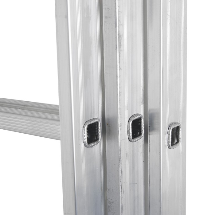 Лестница ТУНДРА, трехсекционная, алюминиевая, 11 ступеней Лестница ТУНДРА, трехсекционная, алюминиевая, 11 ступеней