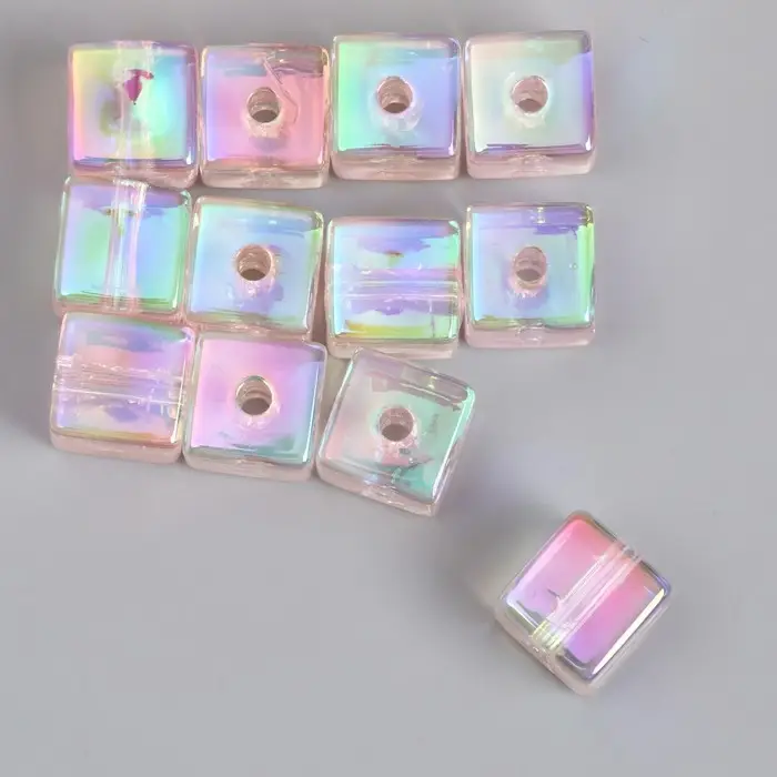 Бусина для творчества пластик "Кубик. Прозрачный перламутр" розовый 1,4х1,4х1,4 см