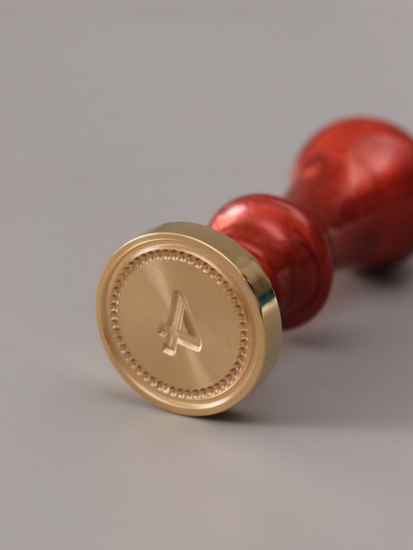 Печать для сургуча с пластиковой ручкой Печать для сургуча с пластиковой ручкой "Классика цифра 4" 2,5х2,5х6,3 см