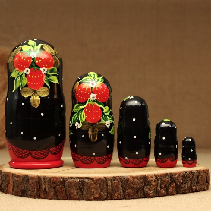 Матрёшка &laquo;Земляничка&raquo;, чёрный платок, 5 кукольная, 18 см