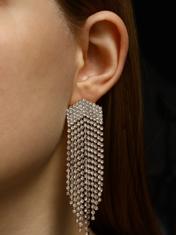 Серьги висячие со стразами &laquo;Водопад&raquo; мягкий ромб, цвет белый в серебре