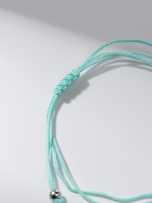 Браслет-оберег «Клевер» на нити, цвет зелёно-коричневый Браслет-оберег «Клевер» на нити, цвет зелёно-коричневый