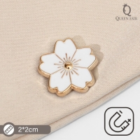 Магнит для платка &laquo;Цветочек&raquo;, цвет белый в золоте