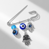 Булавка-оберег 3 подвески &laquo;Рука Хамса с бусиной&raquo;, 5 см, цвет синий в серебре