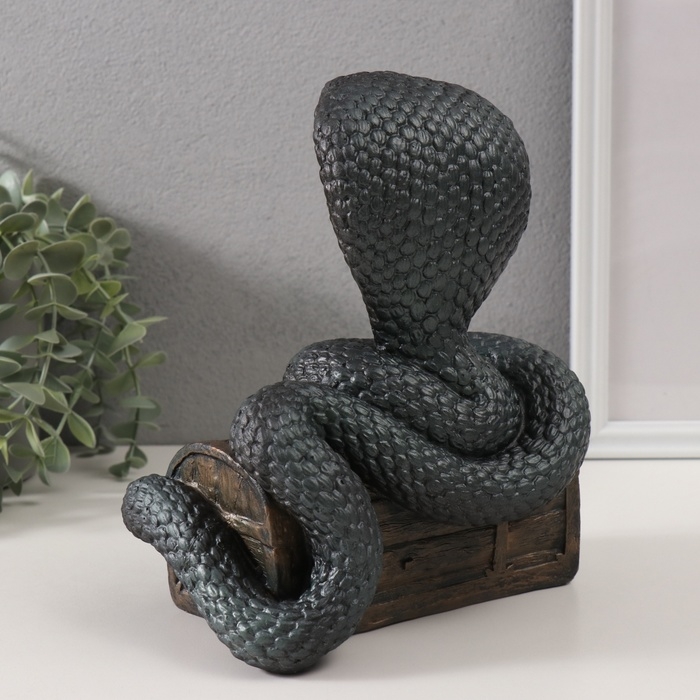 Копилка Копилка"КОБРА НА СУНДУКЕ " 20 х 17 х 12 см.