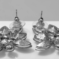 Серьги со стразами «Эдем» капли, цвет изумрудно-белый в серебре Серьги со стразами «Эдем» капли, цвет изумрудно-белый в серебре