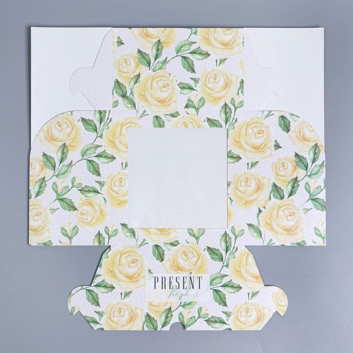 Коробка для капкейков, кондитерская упаковка с окном, 4 ячейки &laquo;Белые розы&raquo;, 16 х 16 х 10 см