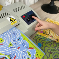 Ламинатор A4 60-250 мкм, 4 вала, скорость 60 см/мин, Гелеос "FGK 230" Ламинатор A4 60-250 мкм, 4 вала, скорость 60 см/мин, Гелеос "FGK 230"