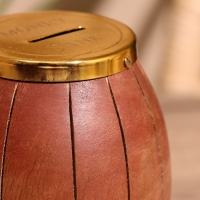 Копилка "Банк" 11х11х12 см, дерево шишам Копилка "Банк" 11х11х12 см, дерево шишам