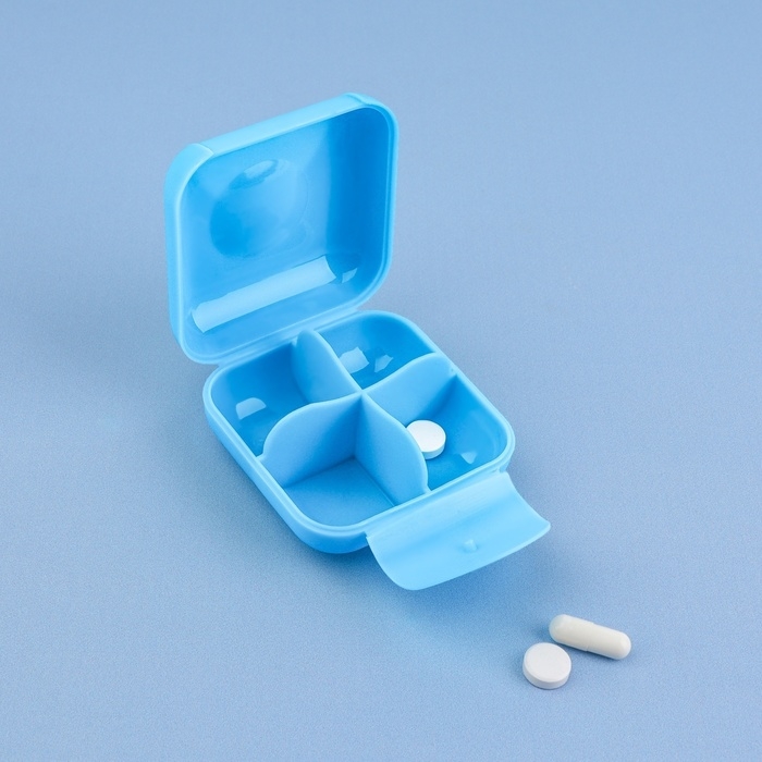 Таблетница, 7 &times; 7 &times; 3,5 см, 4 секции, цвет МИКС