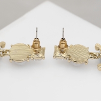 Серьги с жемчугом «Бусина» графиня, цвет бело-серый в золоте Серьги с жемчугом «Бусина» графиня, цвет бело-серый в золоте