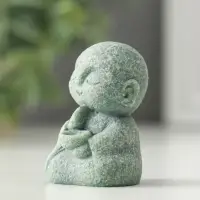 Сувенир песчаник "Маленький монах с чётками - священные писания" 3,3х4х7 см