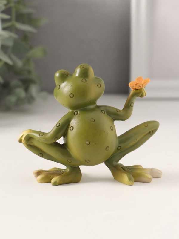 Сувенир полистоун "Лягушонок с бабочкой, с цветами на животике" 10,5х4х8,5 см