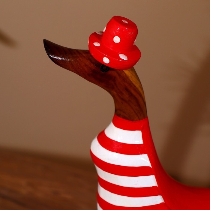 Сувенир "Утка в красном" дерево 27 см