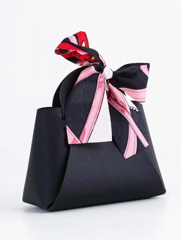 Кожанная подарочная сумочка 13 х12 х 5,5 см чарная