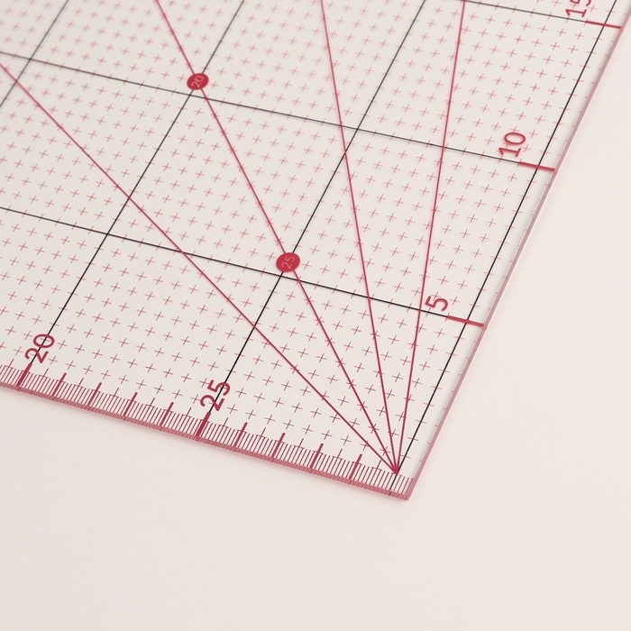 Линейка для квилтинга и пэчворка, с отверстиями, 30 × 30 см, цвет прозрачный/розовый Линейка для квилтинга и пэчворка, с отверстиями, 30 × 30 см, цвет прозрачный/розовый