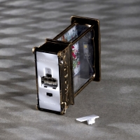 Светодиодная фигура &laquo;Ребёнок и ёлка&raquo; 7.6 &times; 13.5 &times; 3.2 см, пластик, батарейки AG13х3 (в комплекте), свечение тёплое белое