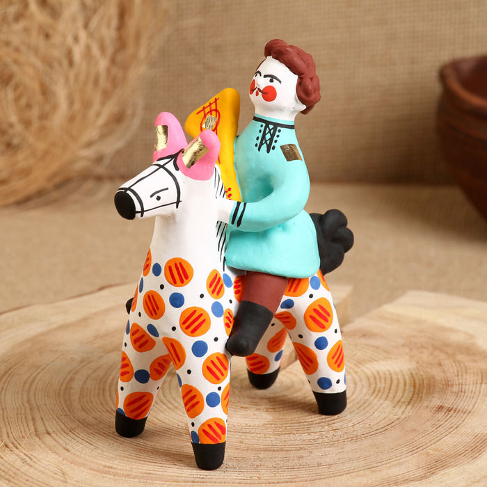 Дымковская игрушка "Всадник с балалайкой"