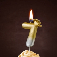 Свеча в торт &laquo;С короной&raquo;, цифра 7, золото - серебро