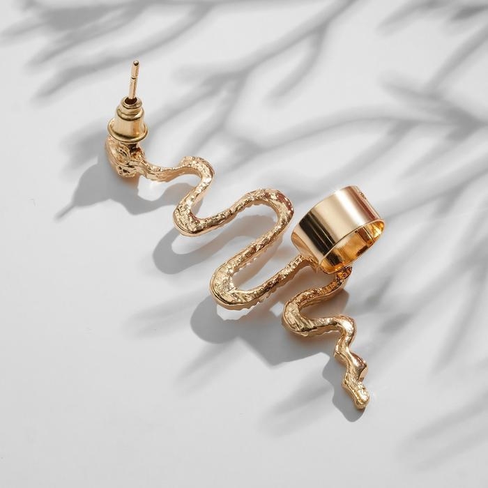 Серьга &laquo;Кафф&raquo; змея анаконда, цвет золото