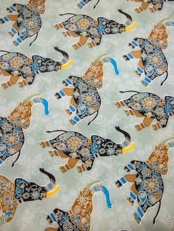 Поднос круглый с бортиками "Мудрый слон" дерево манго 35х35х6,5 см