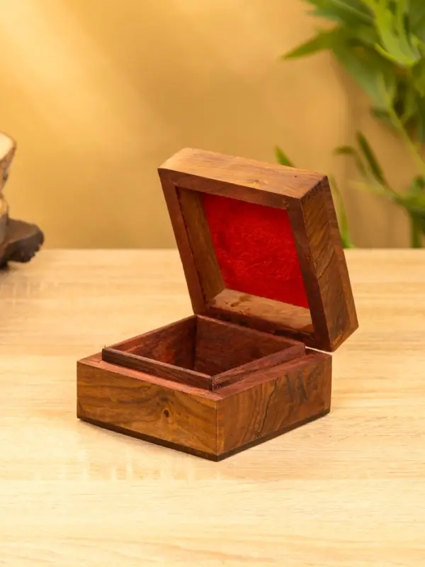 Шкатулка "Трикветр" 10х10х6 см, дерево шишам