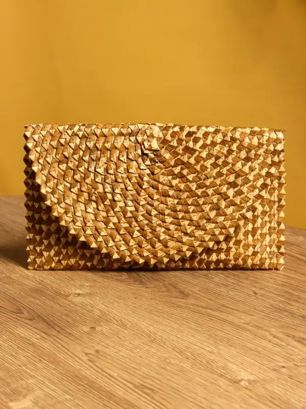 Сумка клатч плетёная из пальмового листа, 28&times;16&times;2 см, золотистая