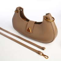 Сумка женская багет на молнии TEXTURA, средний размер, цвет светло-коричневый