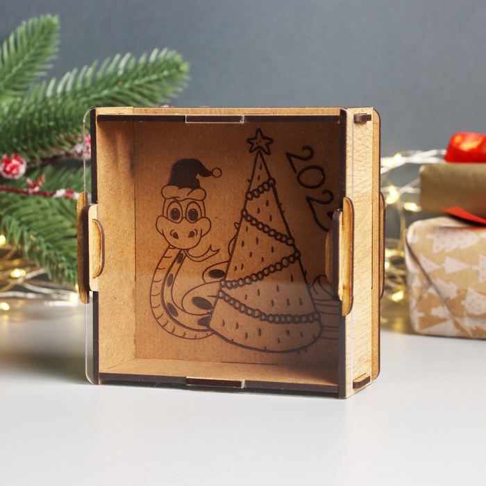 Новогодняя копилка с акрилом Новогодняя копилка с акрилом "Змея. Праздник" 12х12х4 см