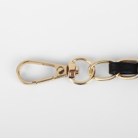 Цепочка с искусственной кожей для сумки, с карабинами, 10 × 15 мм, 118 ± 3 см, цвет золотой/чёрный Цепочка с искусственной кожей для сумки, с карабинами, 10 × 15 мм, 118 ± 3 см, цвет золотой/чёрный