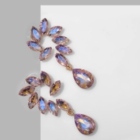 Серьги со стразами «Вечеринка» искры, цвет радужно-розовый в золоте Серьги со стразами «Вечеринка» искры, цвет радужно-розовый в золоте