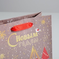 Пакет подарочный новогодний крафтовый вертикальный &laquo;Новогодние ёлки&raquo;, 18 х 23 х 8 см, Новый год