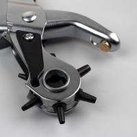 Щипцы-пробойник, d = 2-4,5 мм, цвет серебряный Щипцы-пробойник, d = 2-4,5 мм, цвет серебряный