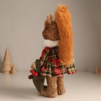 Декор "Белочка в зимнем платье с сумочкой" 29,5х16х10 см Декор "Белочка в зимнем платье с сумочкой" 29,5х16х10 см