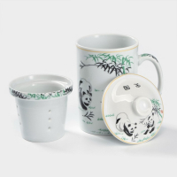 Кружка керамическая с крышкой и ситом &laquo;Панды&raquo;, 300 мл, цвет белый