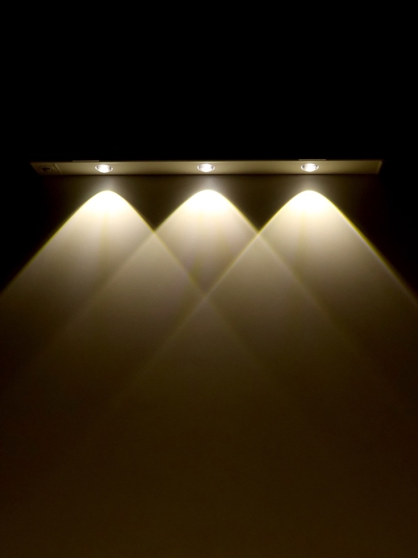 Светильник светодиодный с датчиком движения, 3Вт, от аккум. батареи, 40 см, 3000К-6500К