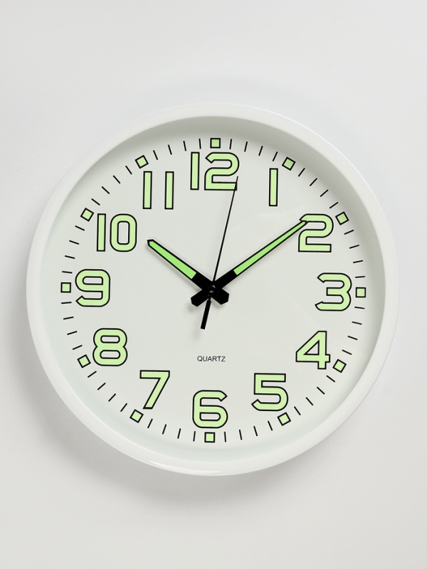 Часы настенные интерьерные &laquo;Классика&raquo;, плавный ход, светящиеся, d-30 см